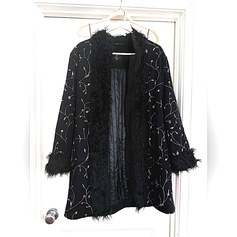 Vintage 90s UNIQUE RARE long Coat floral embroidered suede feel Faux Fur Trim SM